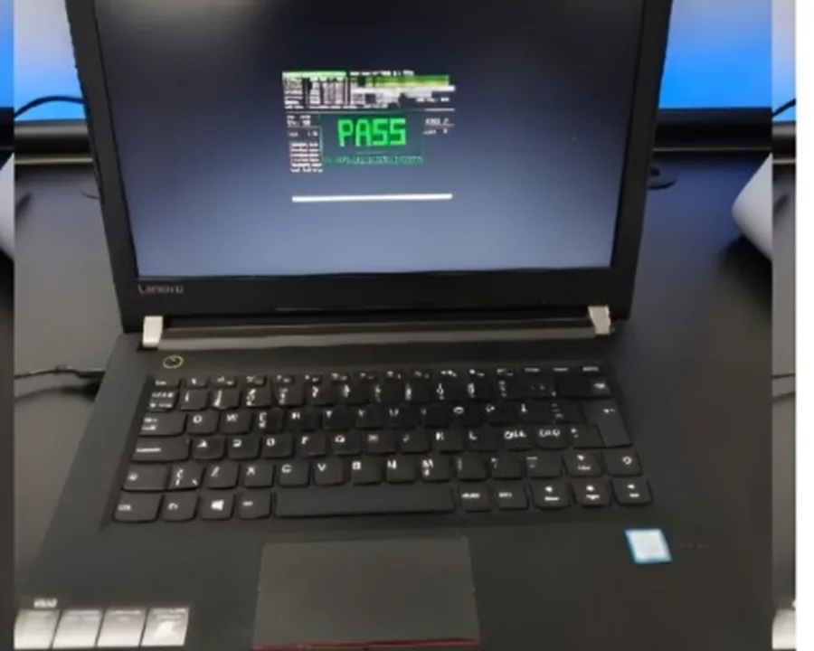 Portátil Lenovo durante una prueba de memoria en el taller de New Home PC